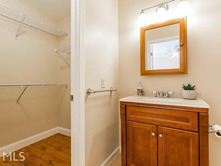 2048 Powers Ferry Trce SE — Photo 9