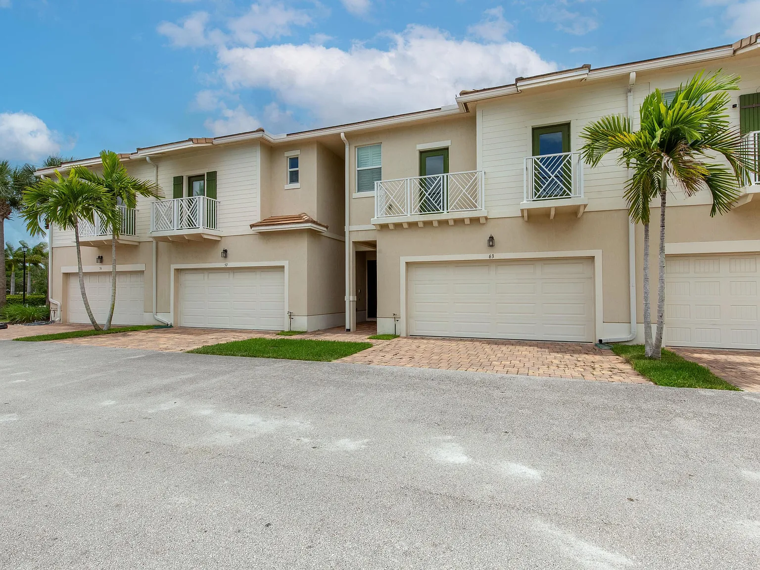 3 bed, 2.5 bath, 2222 sqft, $3,325 — Photo 1