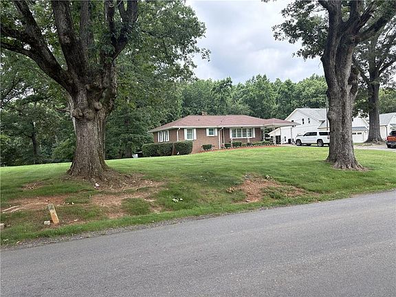 3rd image of 6070 Holland Dr