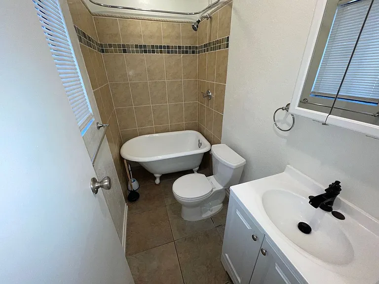 982 Woodland Dr #A — Photo 4