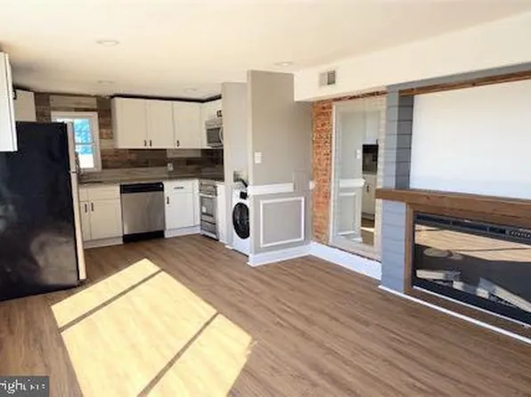 4594 Baker St, Philadelphia, PA 19127