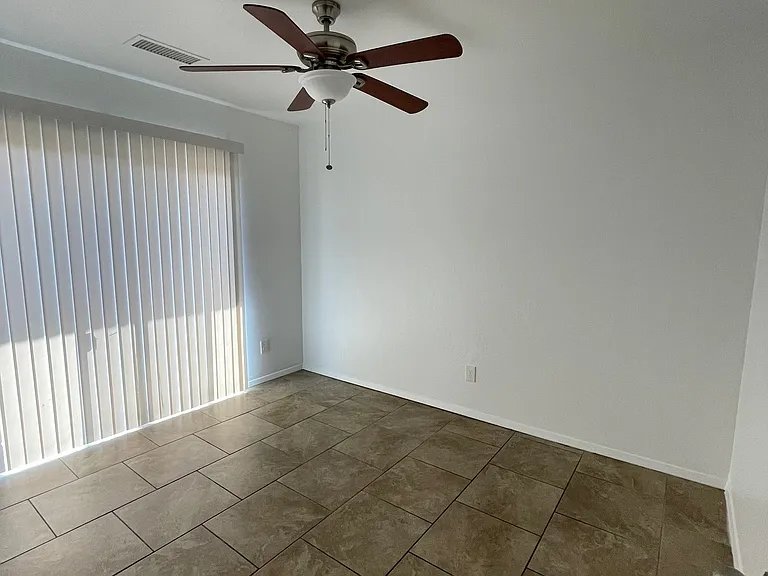 2340 W Hayward Ave #4 — Photo 3
