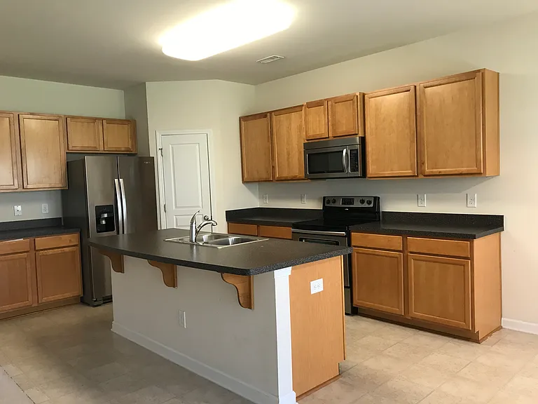 416 Charleville Ct — Photo 15