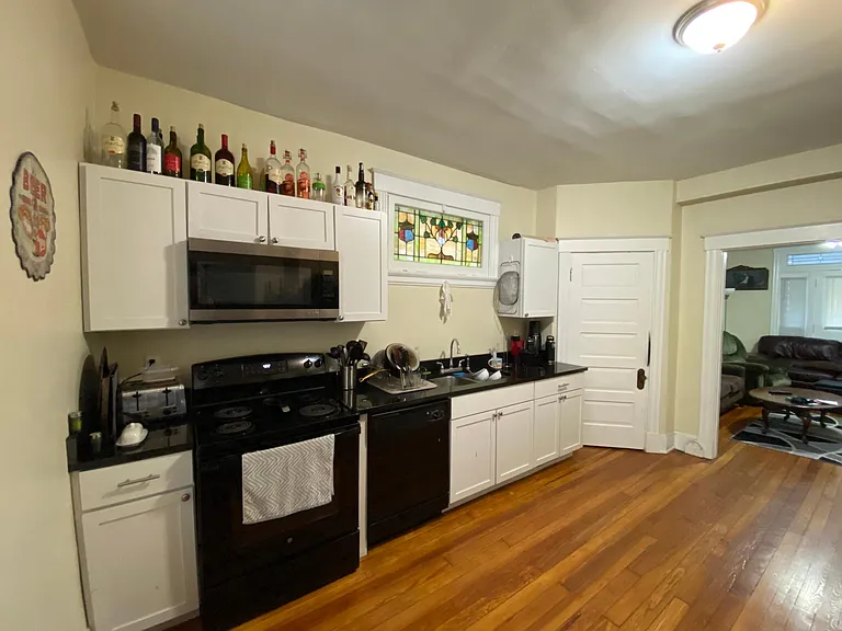 407 Warner St — Photo 6