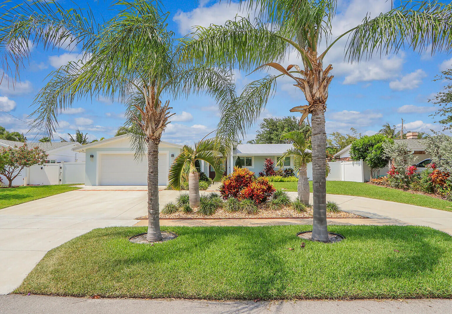 3 bed, 2.5 bath, 1560 sqft, $6,200 — Photo 2