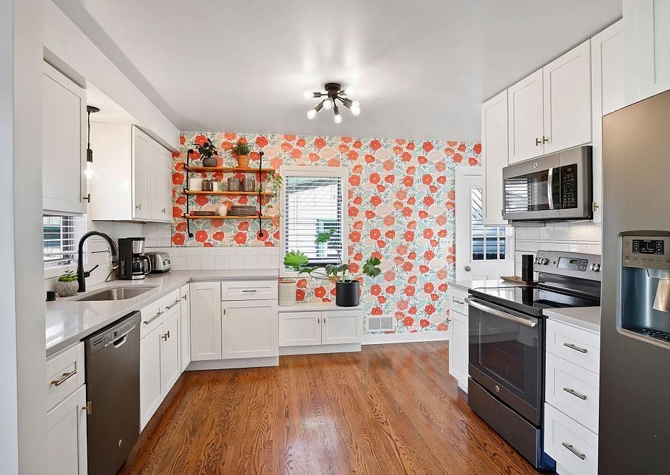 1st image of 3638 2nd St NE