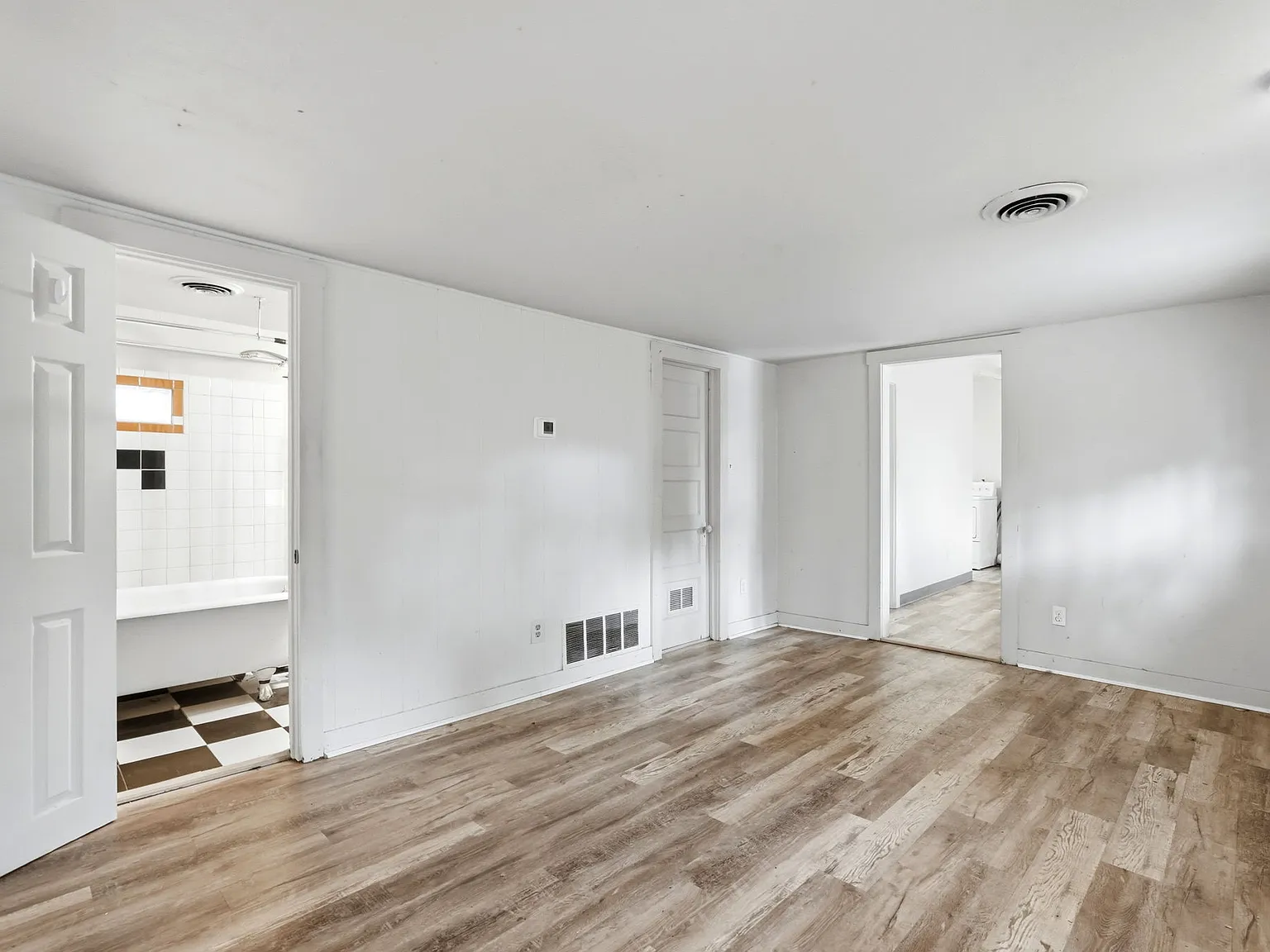 2 bed, 700 sqft, $1,650 — Photo 3