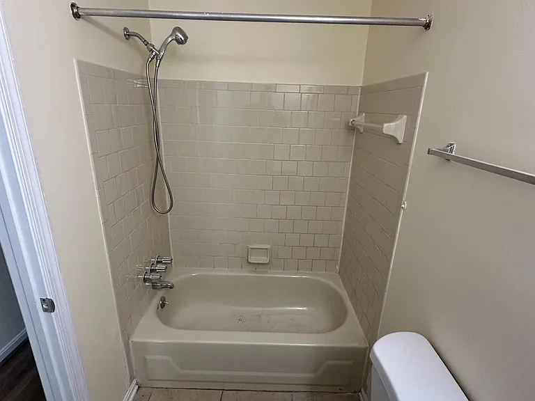 115 N Curley St — Photo 10