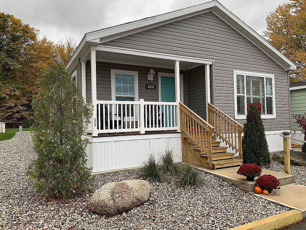 6238 Arrowhead Dr, Fennville, MI 49408 Zillow