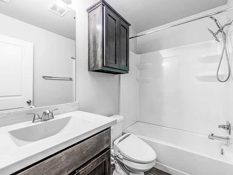 1213 S Landry Ln — Photo 9