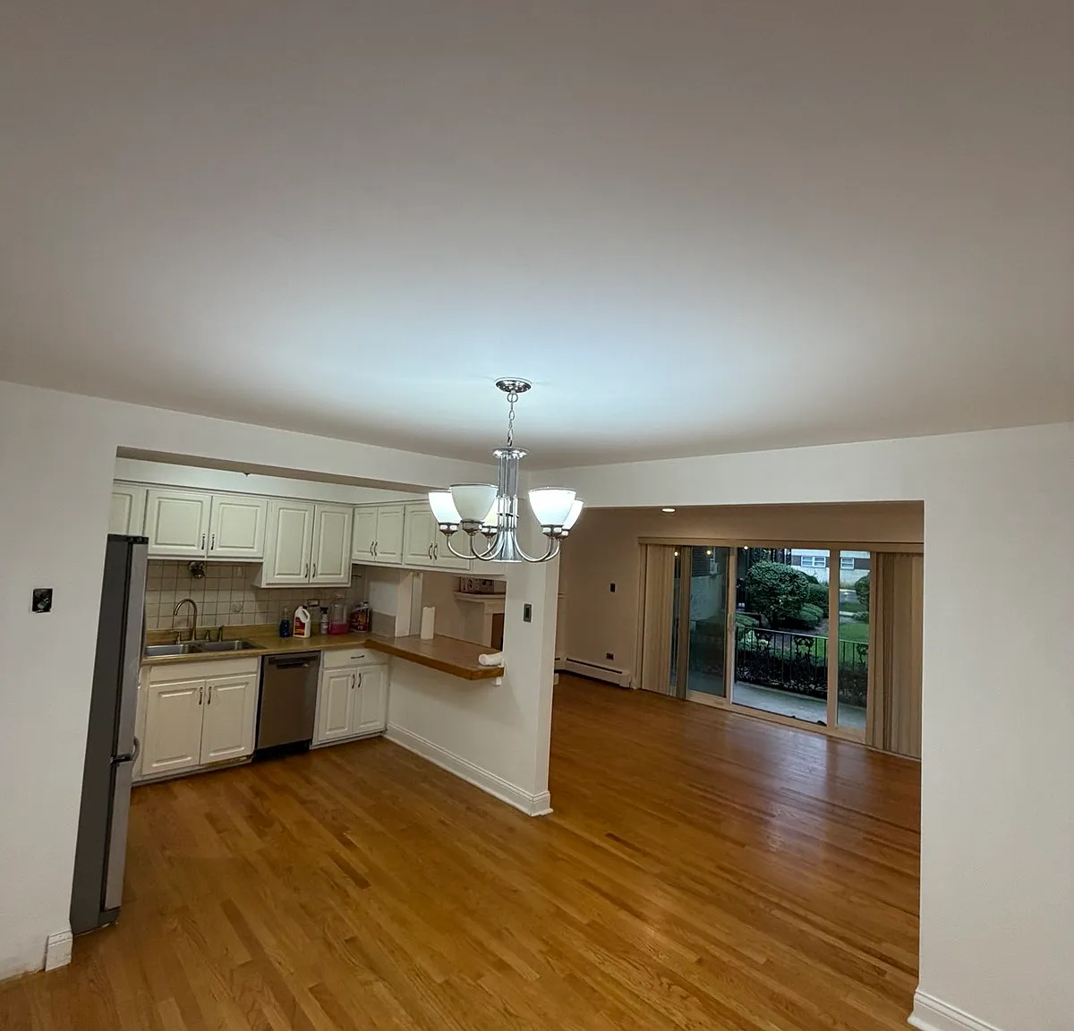 2 bed, 950 sqft, $1,900 — Photo 2