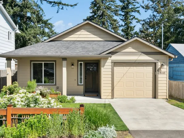 8445 SE Gray St, Happy Valley, OR 97086