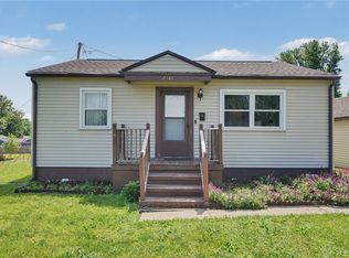 2411 Linwood St SW, Cedar Rapids, IA 52404