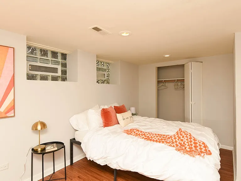 1358 W Barry Ave #W2 — Photo 13