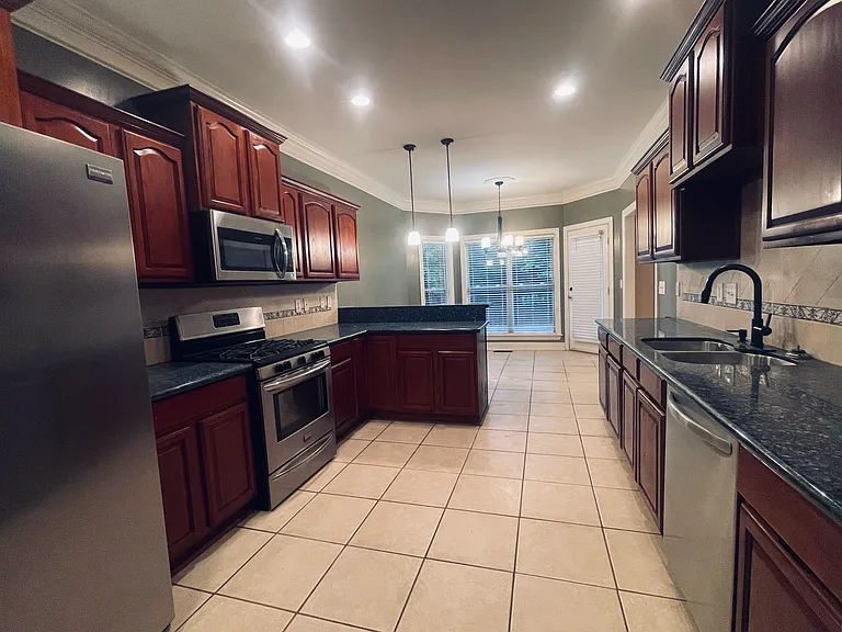 500 Crestview Ln — Photo 10