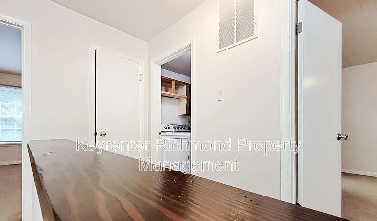 10800 Smithers Ct — Photo 11