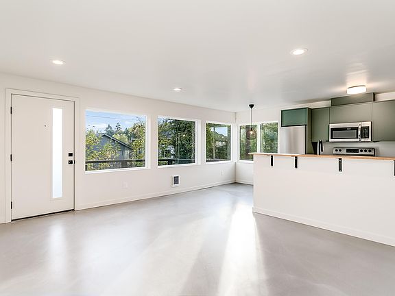 5th image of 5107 42nd Ave S #3