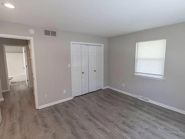 1915 Greenleaves Ct — Photo 26