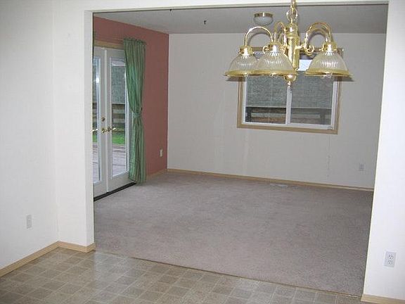 5th image of 707 Poplar Ln