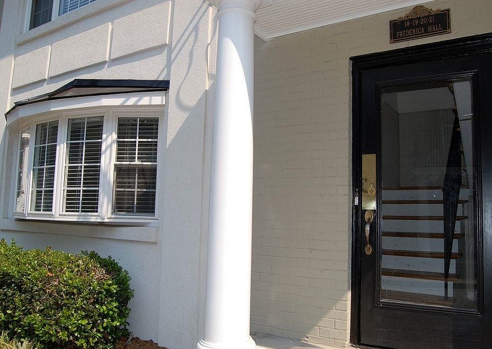 1st image of 841 Frederica St NE