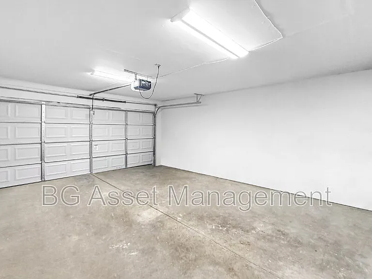 1755 Emeric Ave — Photo 18