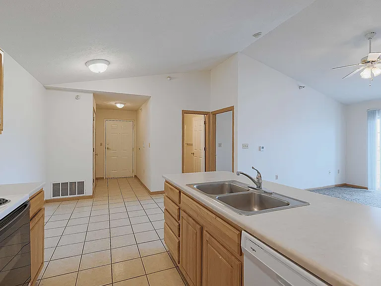 Park Ridge Apartments — Photo 71
