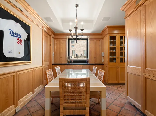 860 Park Avenue image 9 of 22