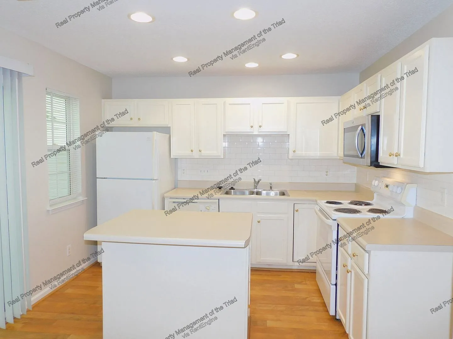 2 bed, 2.5 bath, 1268 sqft, $1,500 — Photo 2