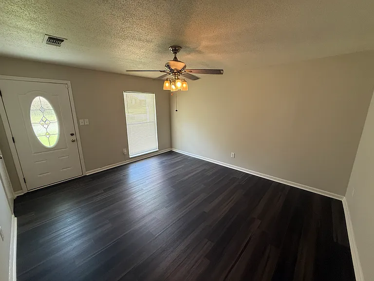 3310 William Tell Dr — Photo 2