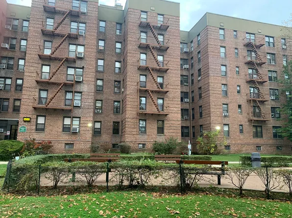 2555 Batchelder Street image 1 of 15