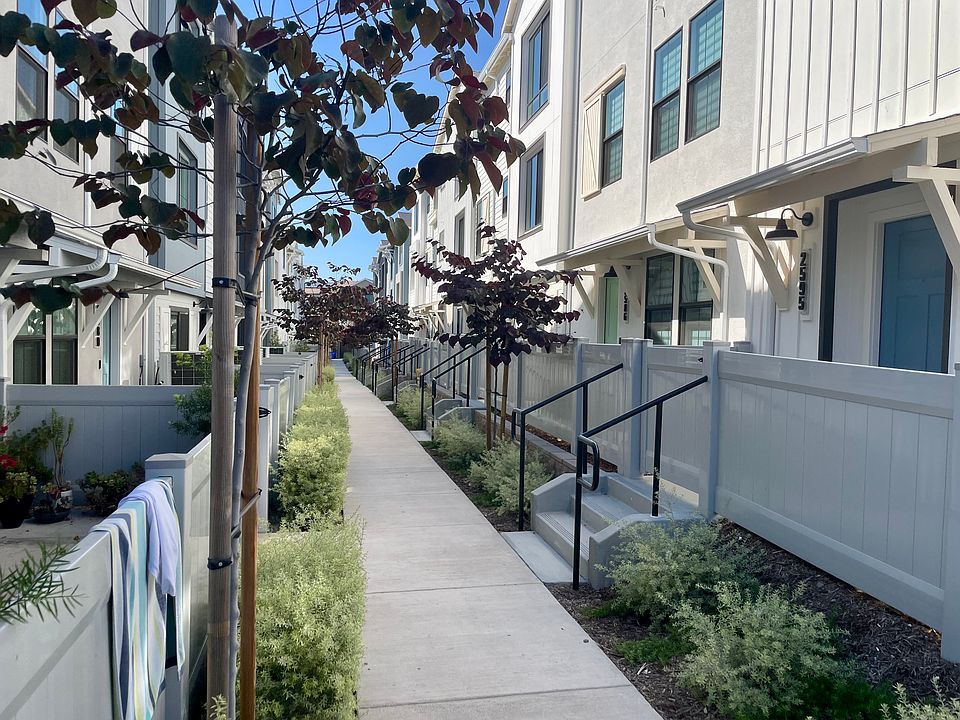1st image of 2577 Delphinium Ln