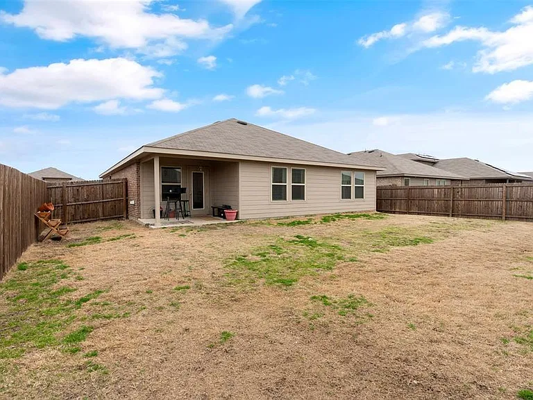 1304 Lowhill Dr — Photo 24