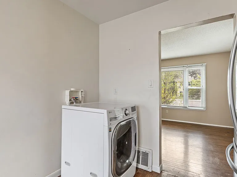 1310 E Columbia St #A — Photo 14