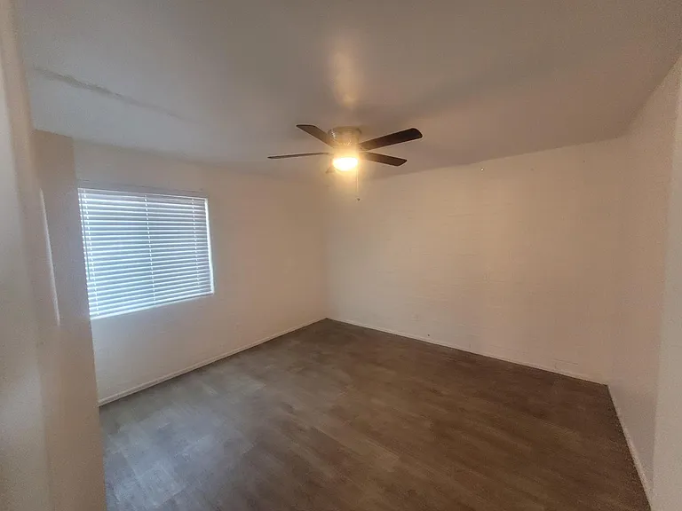 5229 N 59th Dr #1 — Photo 13