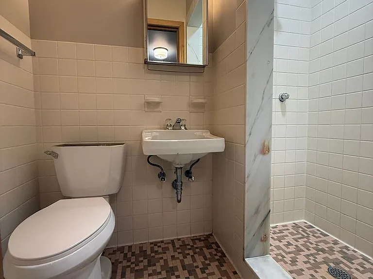 310 W 21st St — Photo 9