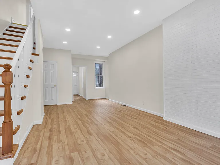 241 N Ruby St — Photo 13