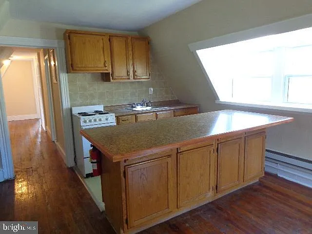 25 Montrose Ave #7 — Photo 13