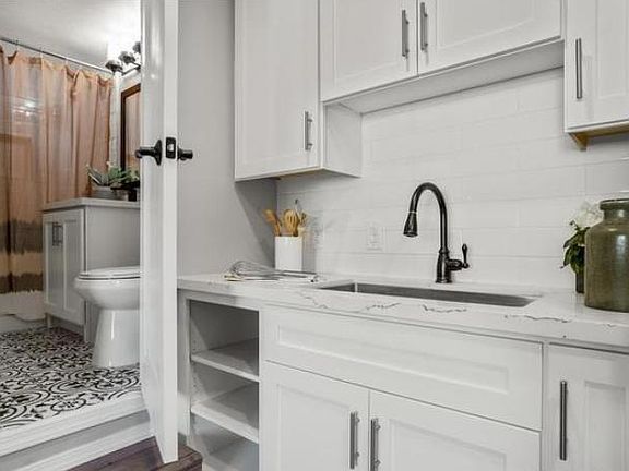 4th image of 4912 73rd St