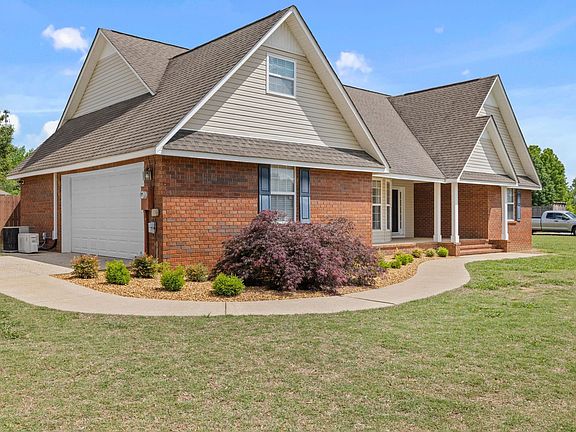 2nd image of 690 Cloverleaf Cir