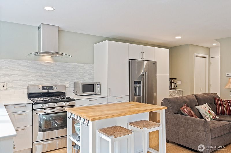 5th image of 6000 17th Avenue SW #23
