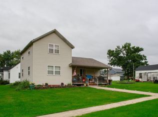 411 S Washington St, Lena, IL 61048