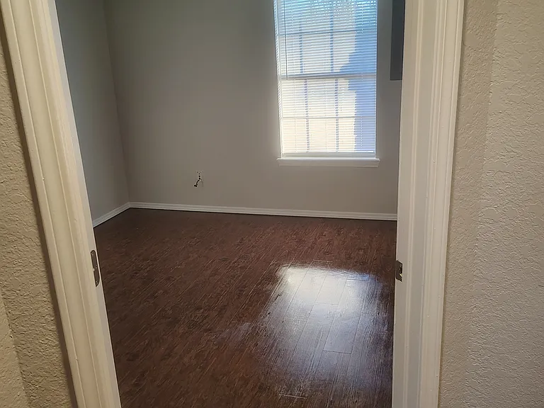 Park Plaza Apartments — Photo 10