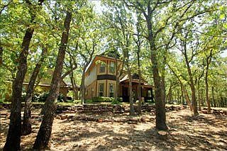 3rd image of 402 Whispering Trails St