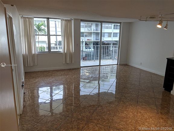 3rd image of 16570 NE 26th Ave APT 4C