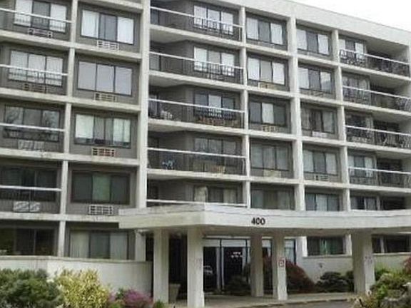 3rd image of 400-301 High Point Dr