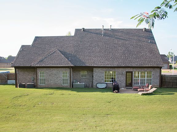 Fenced estate-size yard