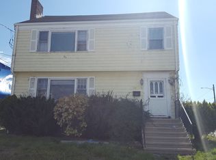 582 Huntington Rd, Bridgeport, CT 06610