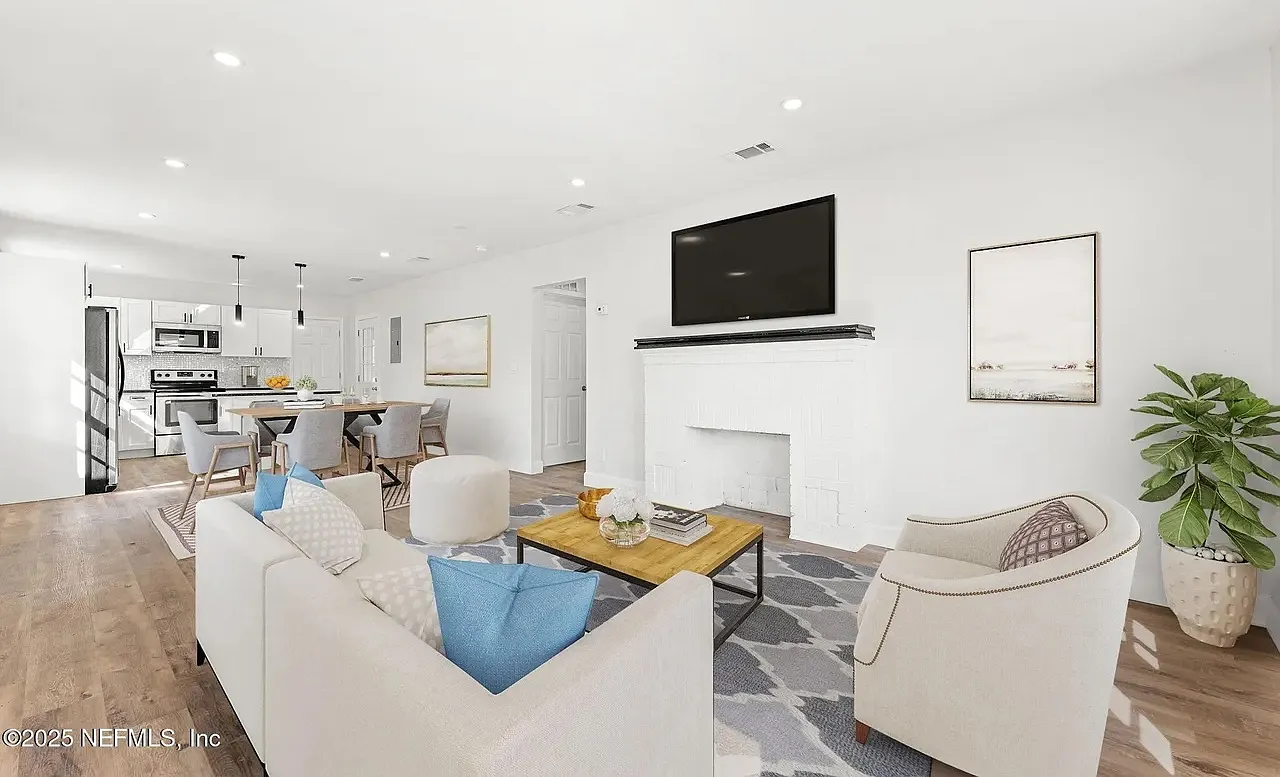 3 bed, 1096 sqft, $1,549 — Photo 3