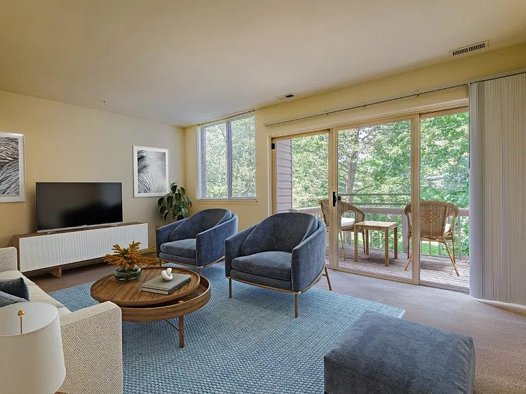 Briarwood Apartments and Townhomes — Photo 6