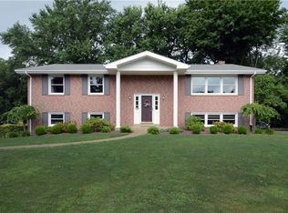 203 Shafer Rd, Coraopolis, PA 15108